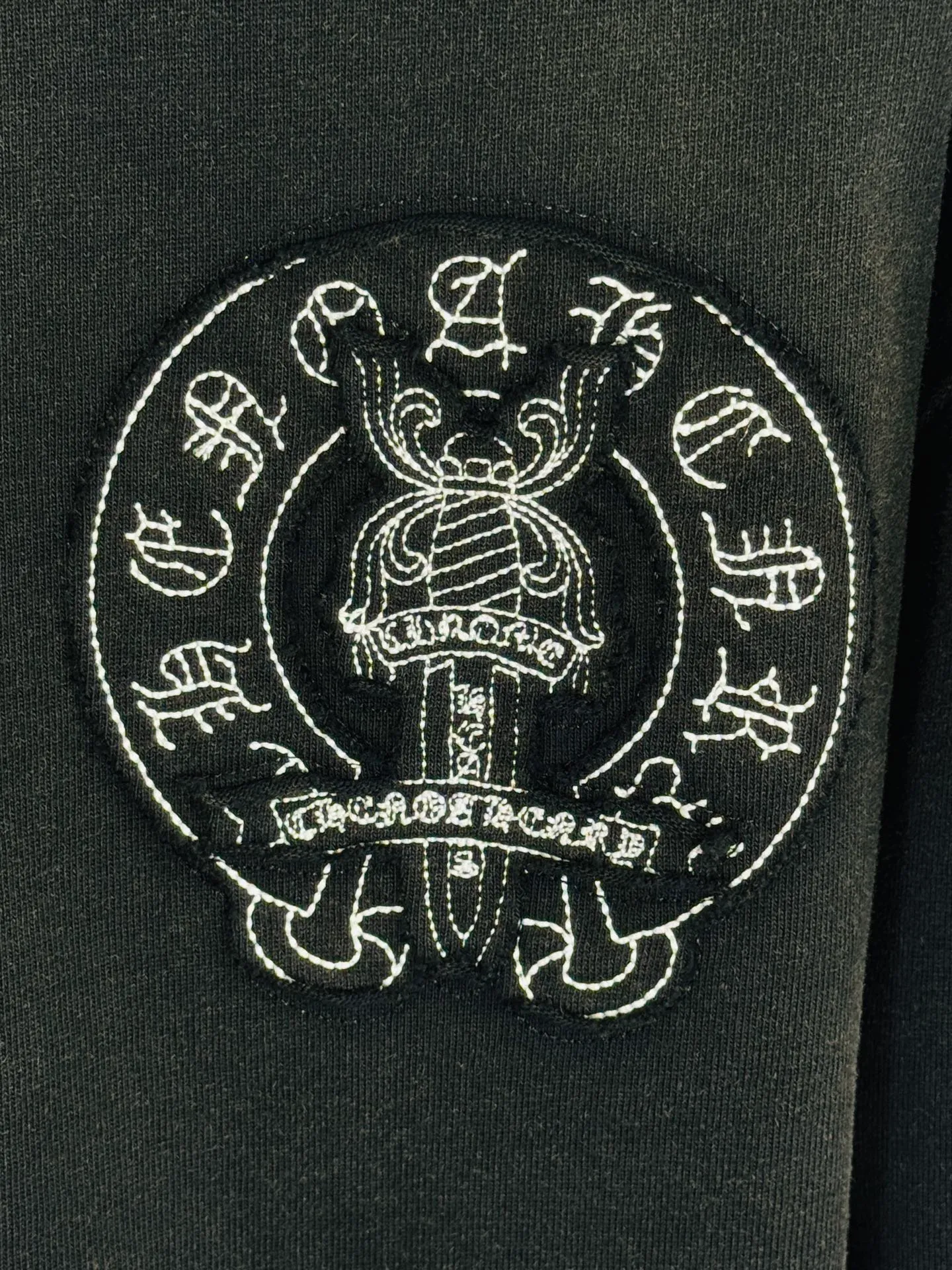 P250 ch high version Chrome Hearts 2025 new autumn and winter cross patch washed spray horse slip long-sleeved T-shirt, fabric: 26 double yarns, 320 grams weight, patch embroidery, heavy wash water ➕ fried color + spray horse slip printing process: patch embroidery, secondary color spray horse slip process Color: black white Size: S M L XL Style number: 5185